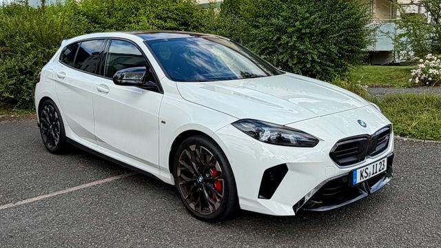 BMW M135 xDrive Pano, Navi, Harman, AHK, HUD, uvm.