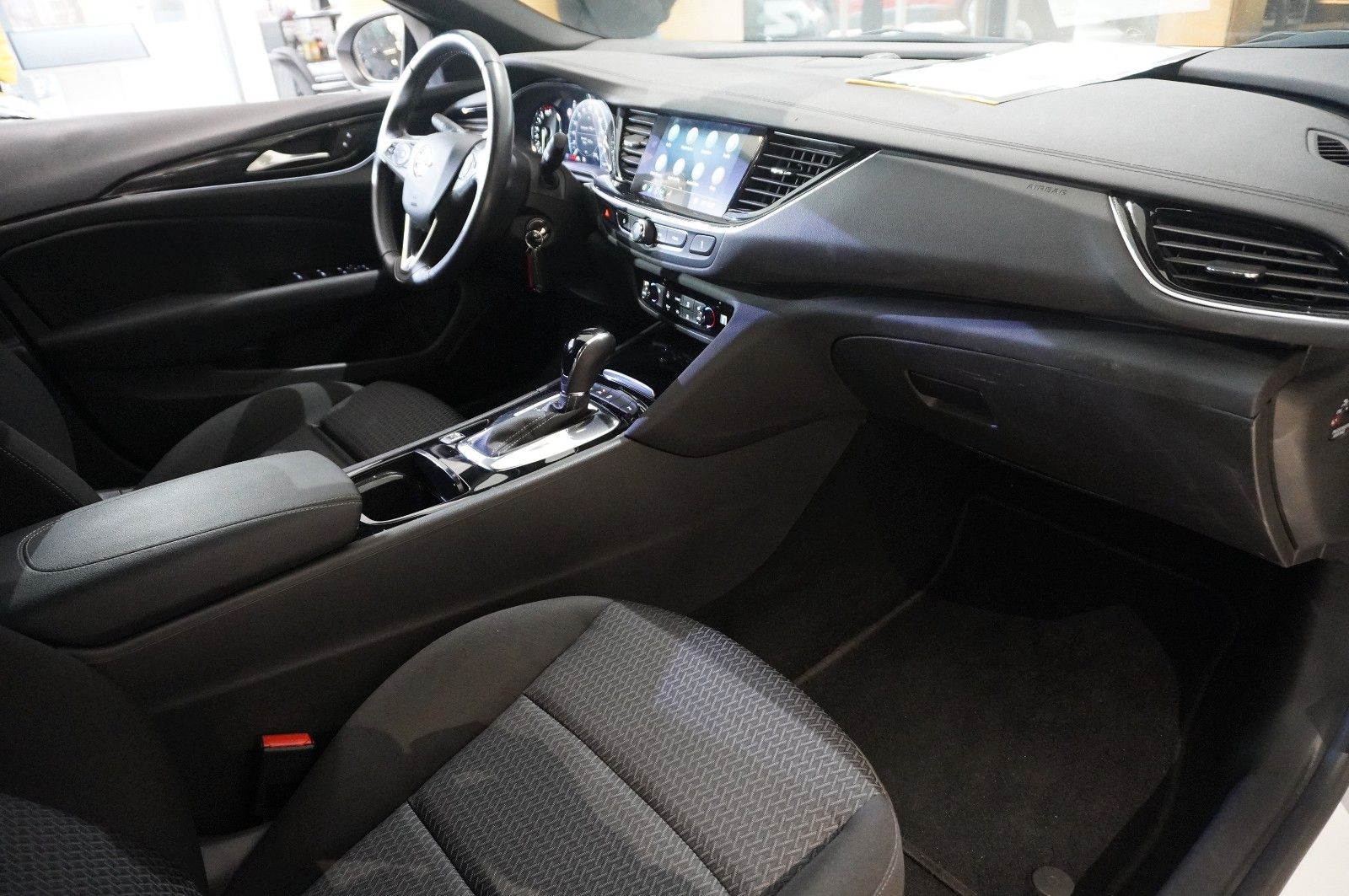 Fahrzeugabbildung Opel Insignia B ST 2.0T BUSINESS NAVI/LED/KAMERA/DAB+