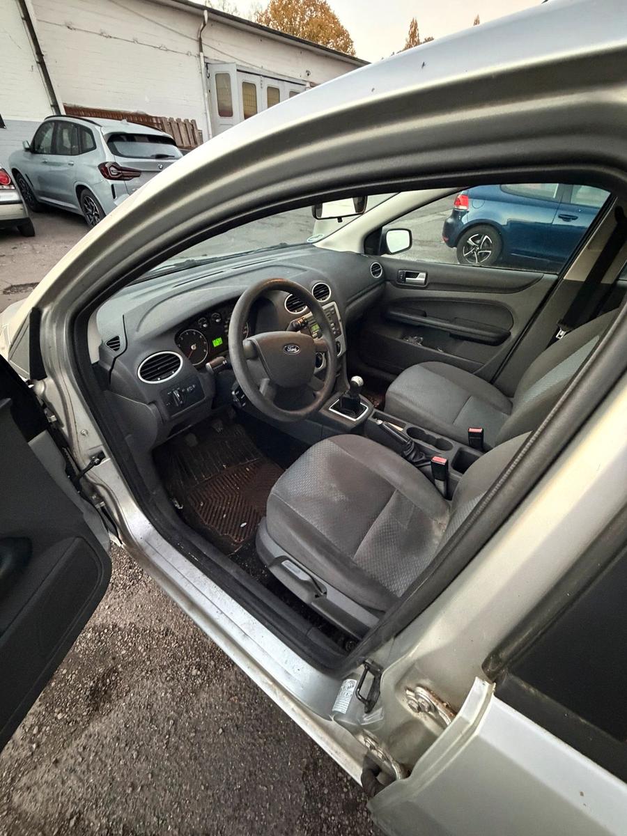 Ford Focus 2006 — interior