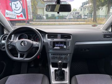 Volkswagen Golf - 10
