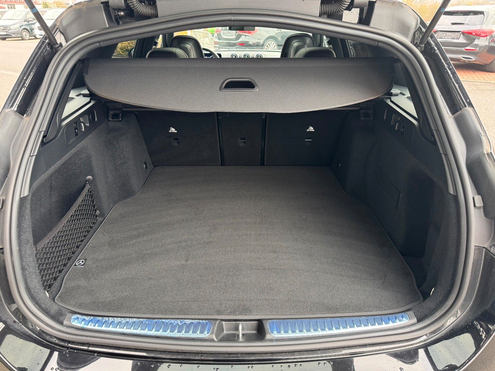 Fahrzeugabbildung Mercedes-Benz C 200d T AMG+Pano+AHK+Distr+Digital+360