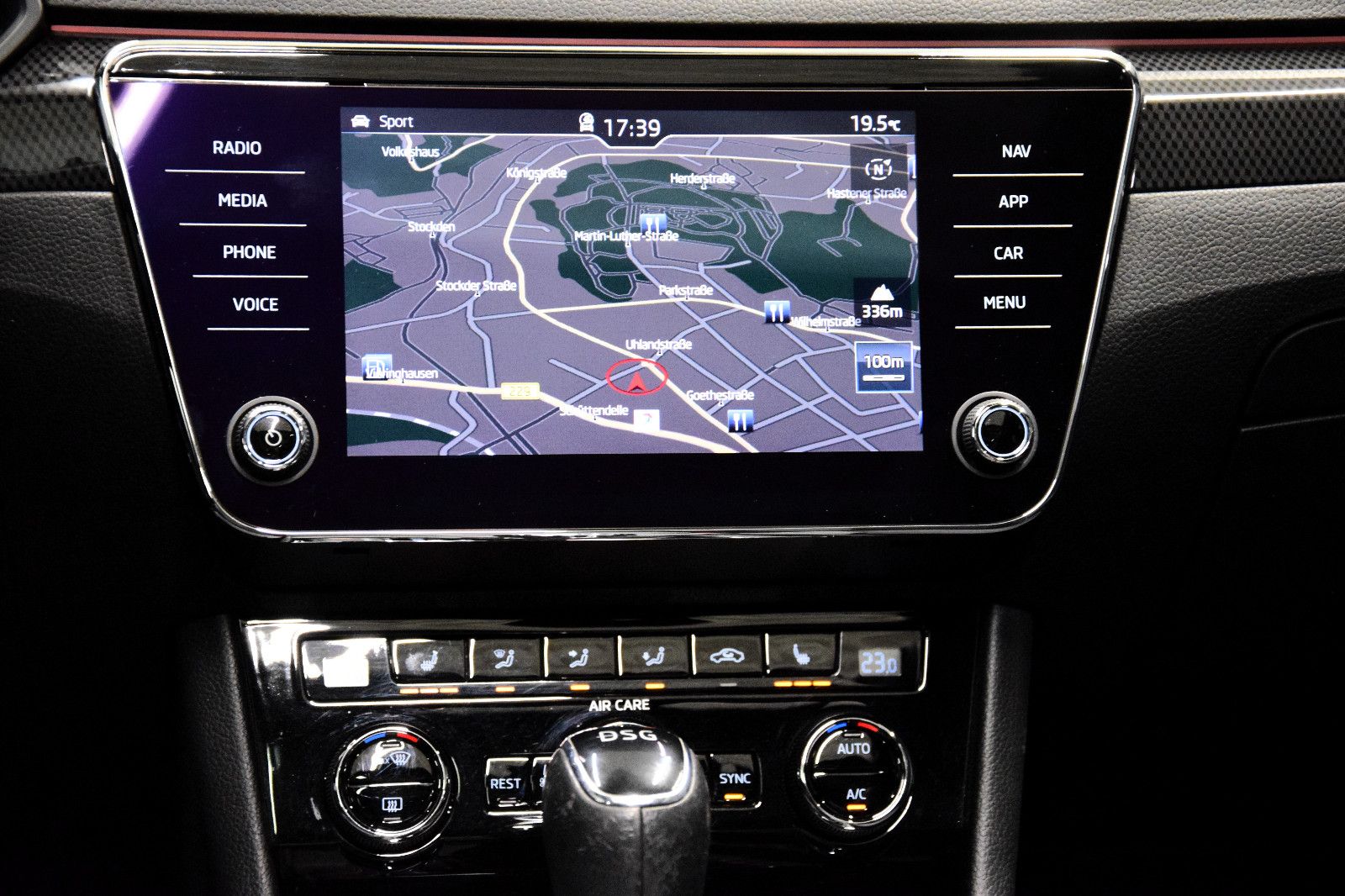 Fahrzeugabbildung SKODA Superb Combi Sportline DSG Pano. Bi-Xenon Memory