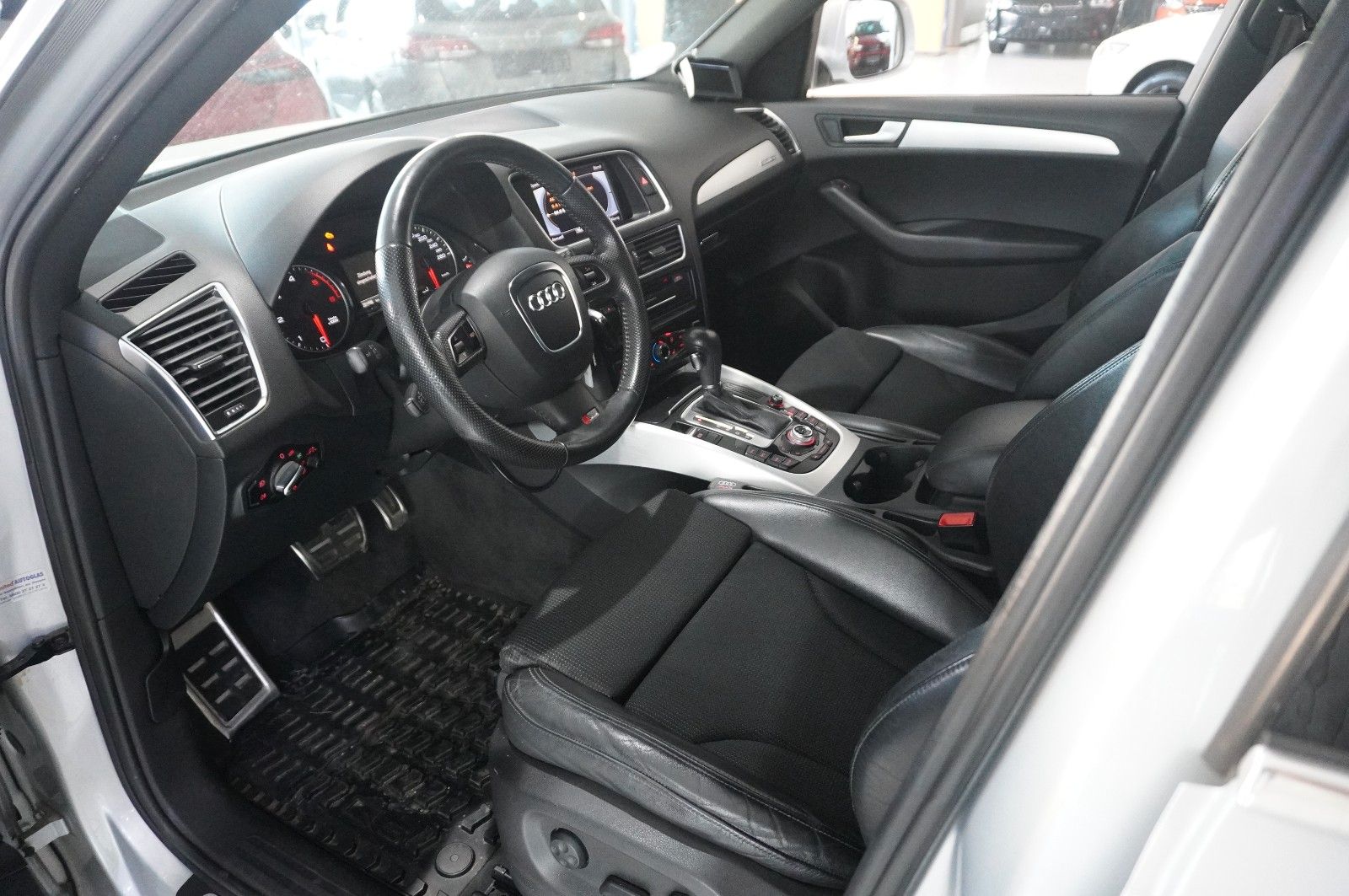 Fahrzeugabbildung Audi Q5 3.0 TDI V6 S-LINE QUATTRO NAVI/BI-XENON/SPORT
