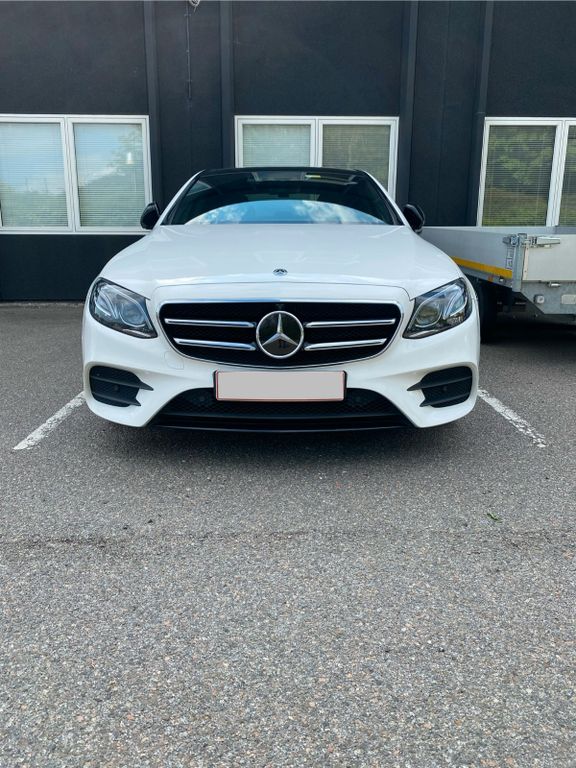 Image of Mercedes-Benz E 220