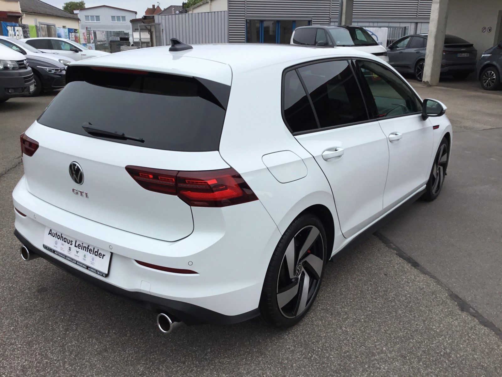 Fahrzeugabbildung Volkswagen Golf 2.0 TSI DSG GTI+Pano+18"+IQ Light