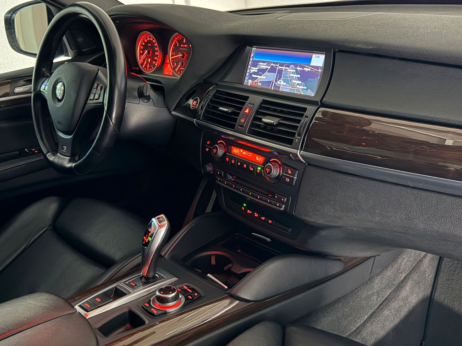Fahrzeugabbildung BMW X6 M50 d/eGSD/AHK/HuD/SOFT CLOSE/STHZ/ACC