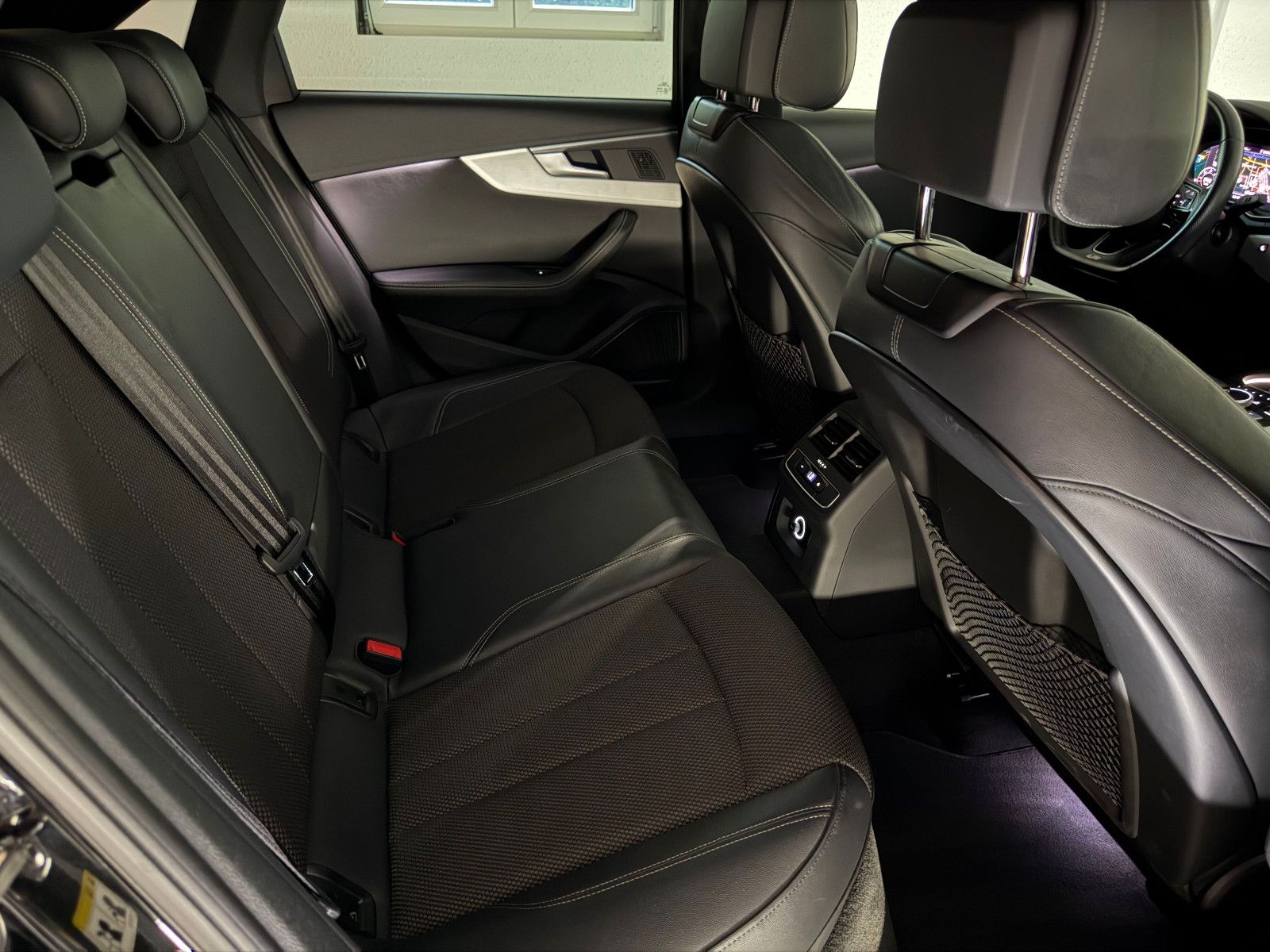 Fahrzeugabbildung Audi A4 3.0 Lim. Quattro S-LINE/DAB/B&O/MATRIX/VRTL