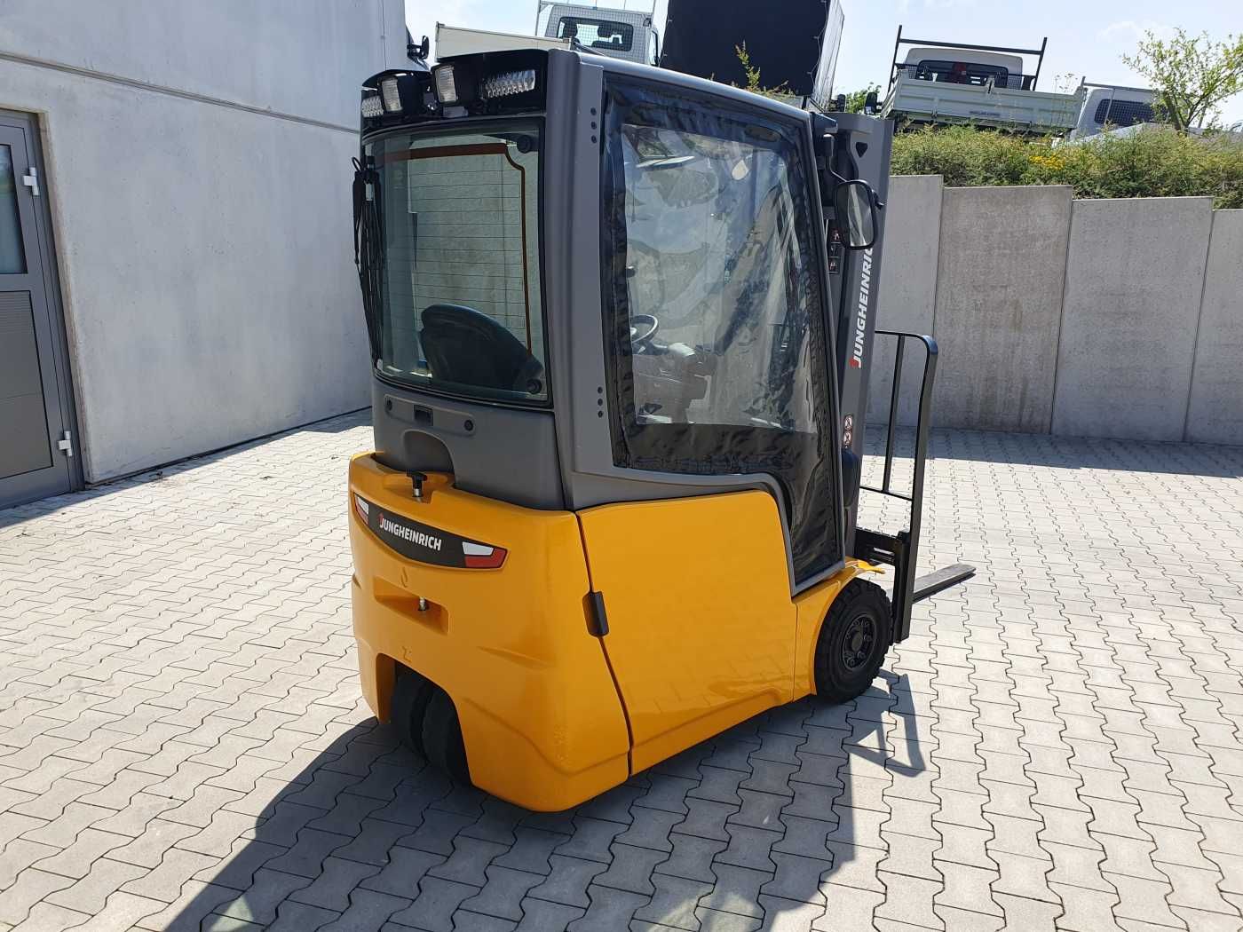 Fahrzeugabbildung Jungheinrich EFG 215 / Triplex 4.25m / SS / nur 1.680h / 2021