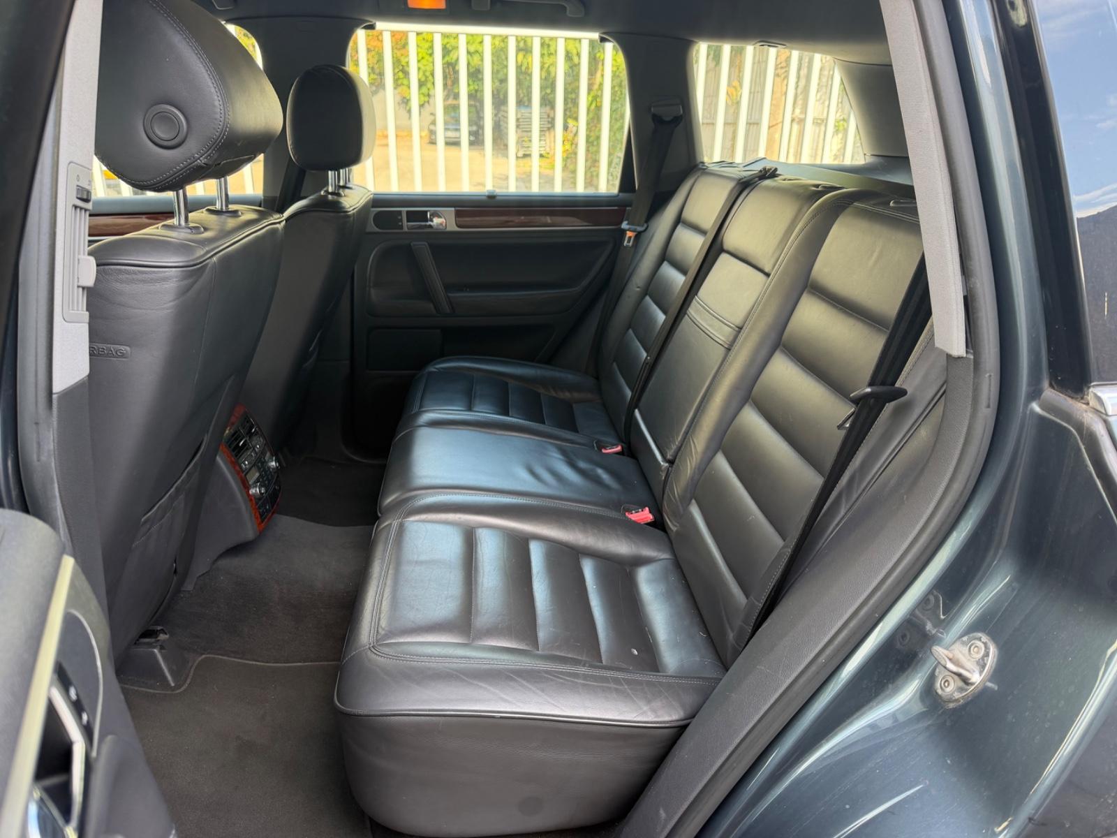 Volkswagen Touareg 2005 — photo 8