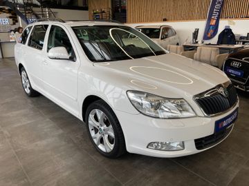 Skoda Octavia Combi Elegance DSG *NAVI*XENON*PDC*