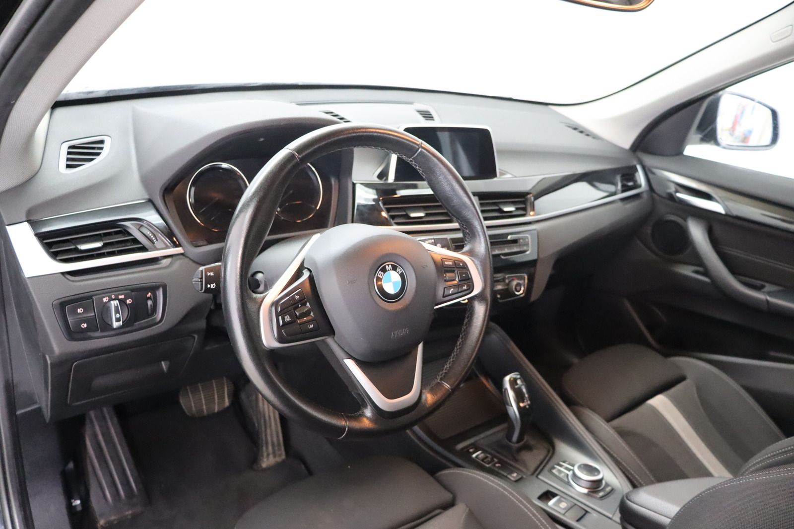 Fahrzeugabbildung BMW X1 xDrive18d * LED * Navi * RFK