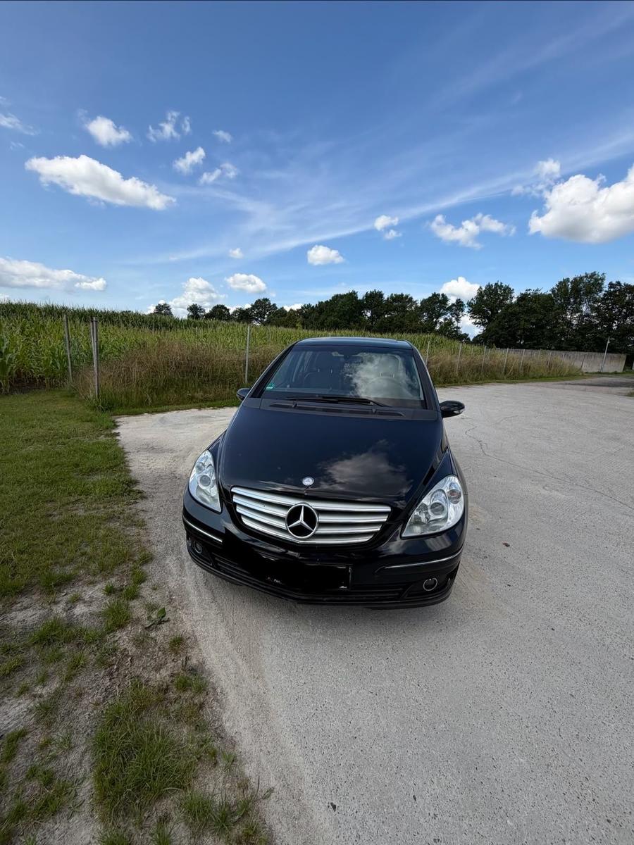 Mercedes-Benz B 200