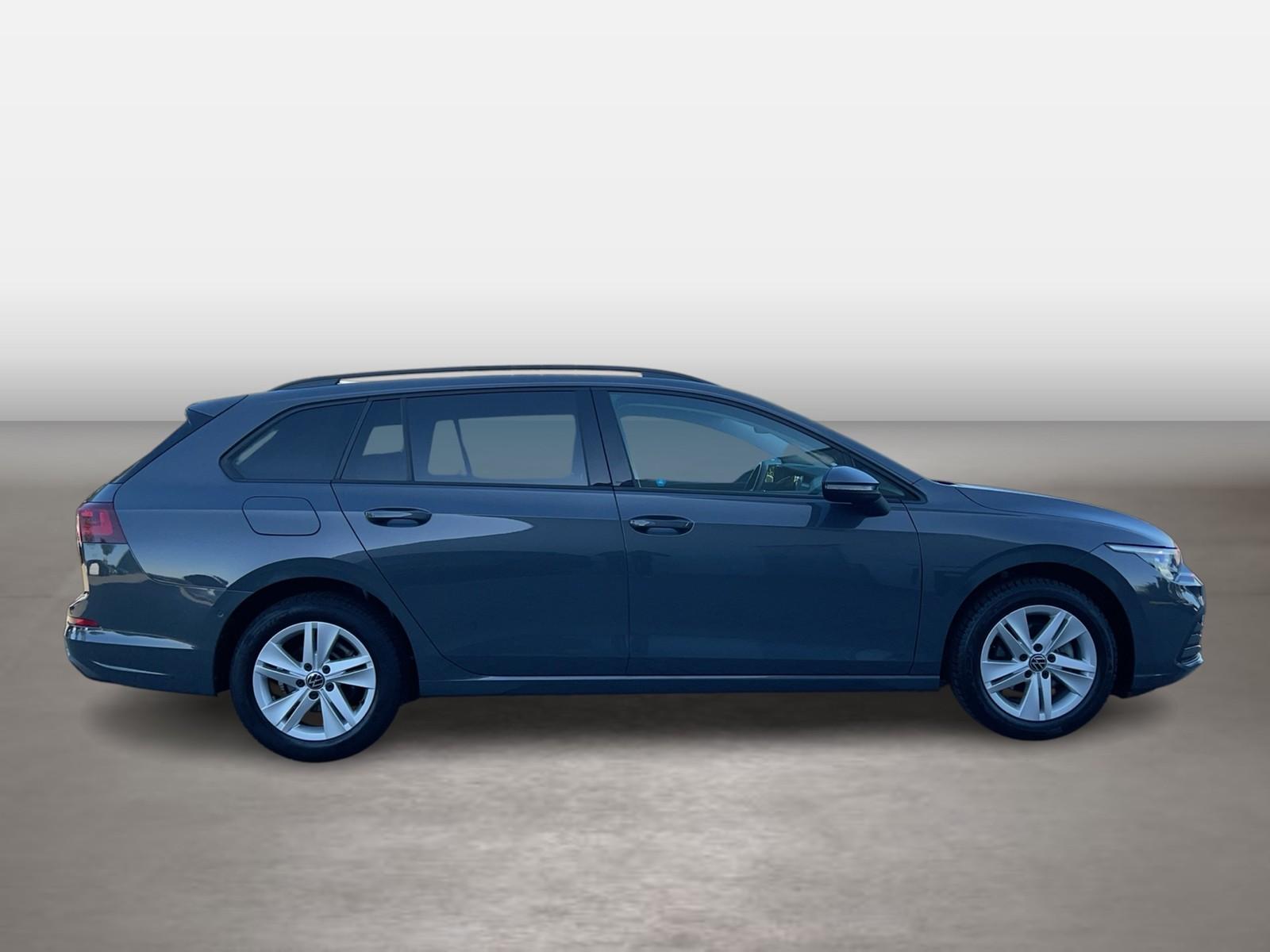 Volkswagen Golf VIII Variant 1.5 TSI Life MATRIX RFK NAVI