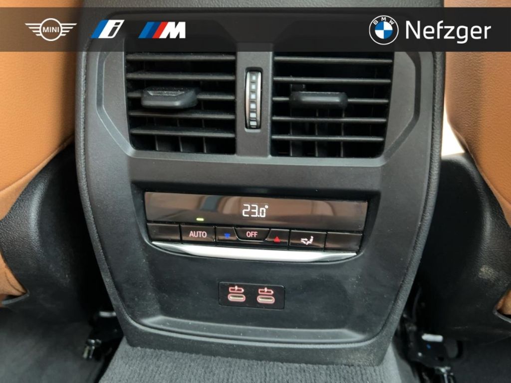 BMW 320 e xDrive Touring Navi Pano HiFi RFK Sportsit foto 22
