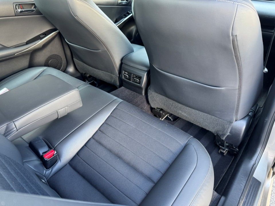 Fahrzeugabbildung Lexus IS 300h Vollhybrid Leder Kamera Winterreifen