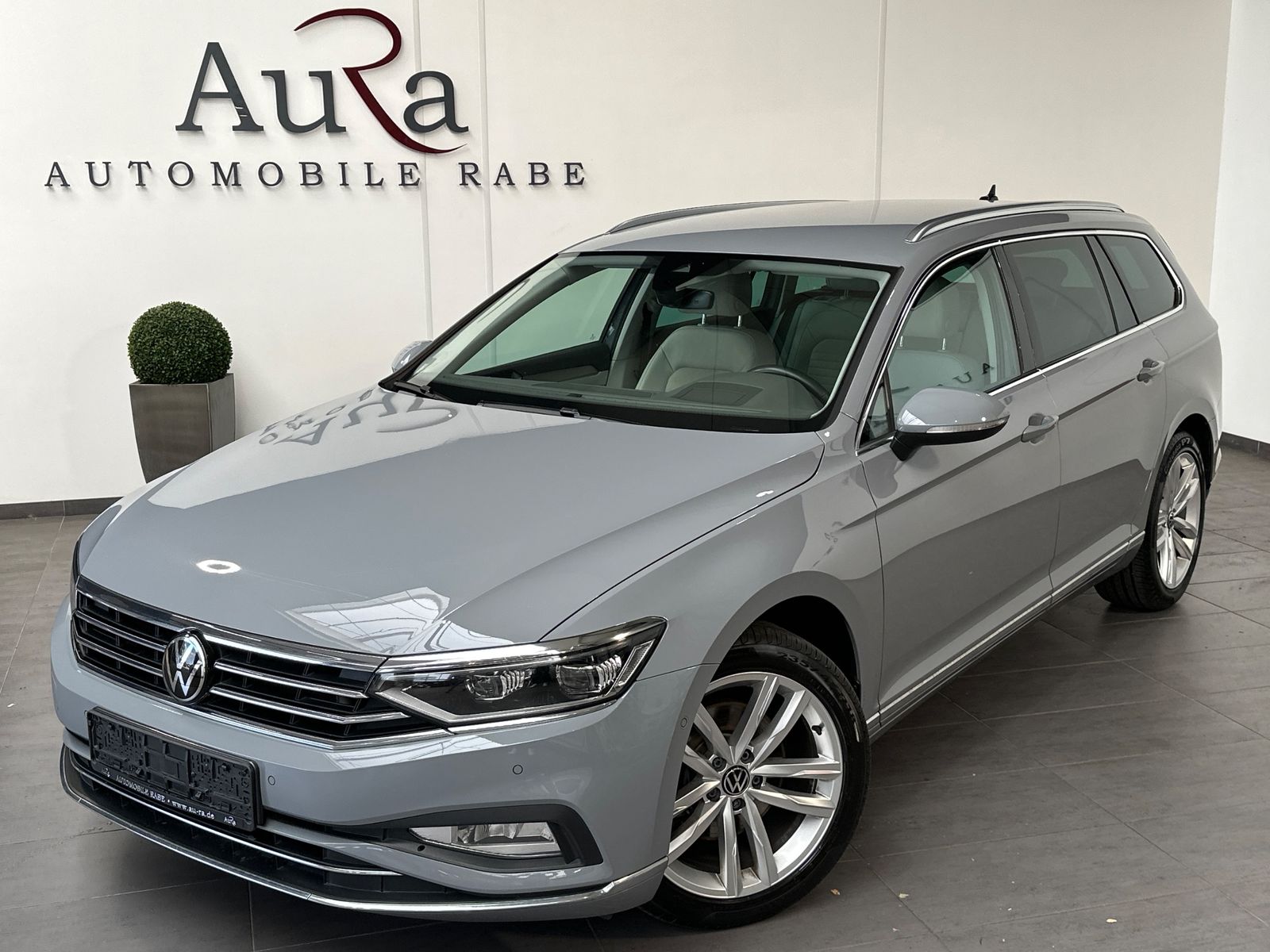 Fahrzeugabbildung Volkswagen Passat Variant Elegance NAV+LED+AHK+ACC+HUD+18ZO