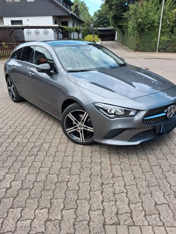 MERCEDES-BENZ CLA 200  Pano Dach ,Anhänger, Leder.