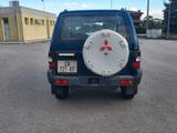 Mitsubishi Pajero - blaue Mitsubishi Pajero