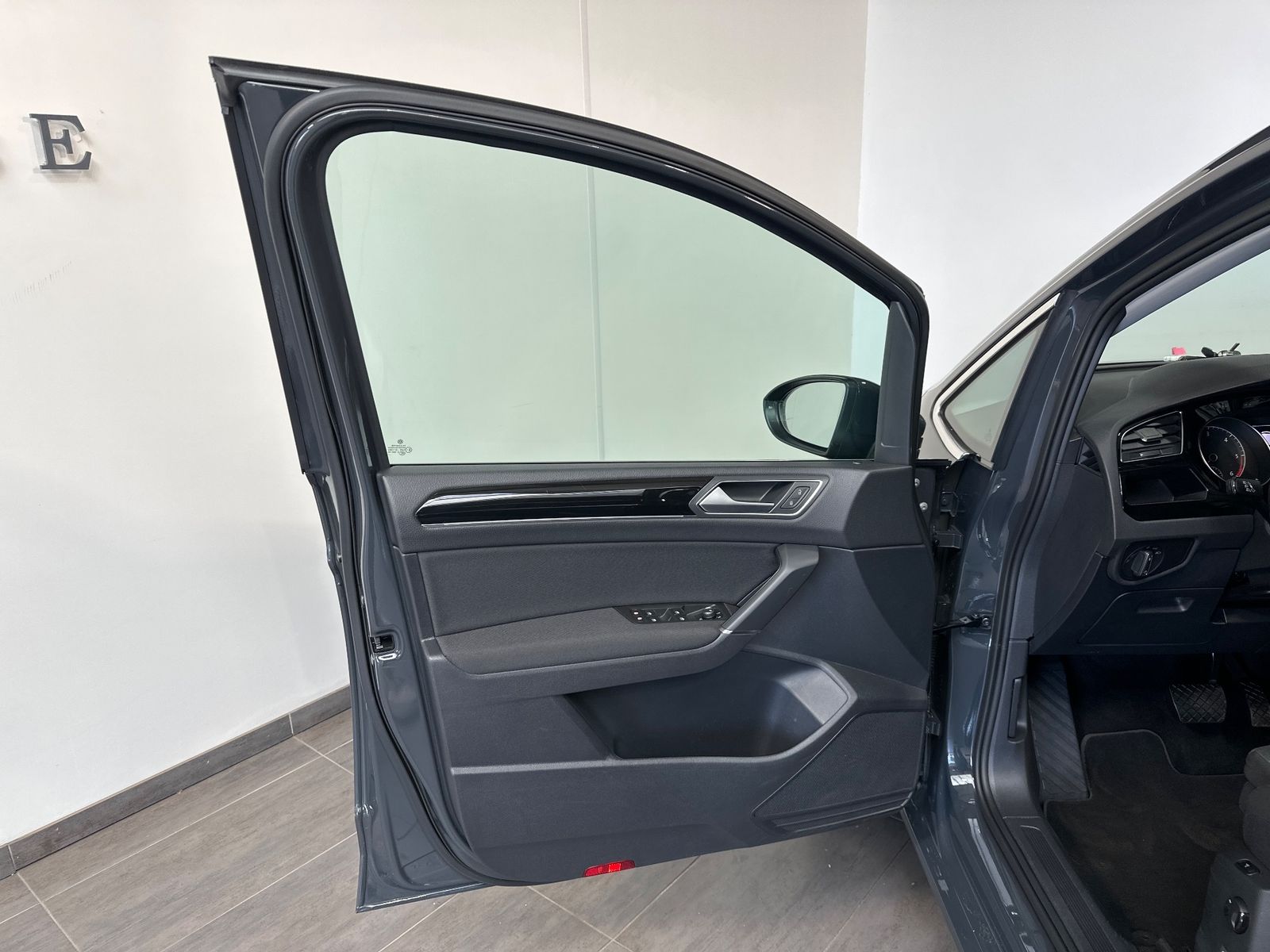 Fahrzeugabbildung Volkswagen Touran 2.0 TDI DSG Highline NAV+LED+KAM+AHK+1HD