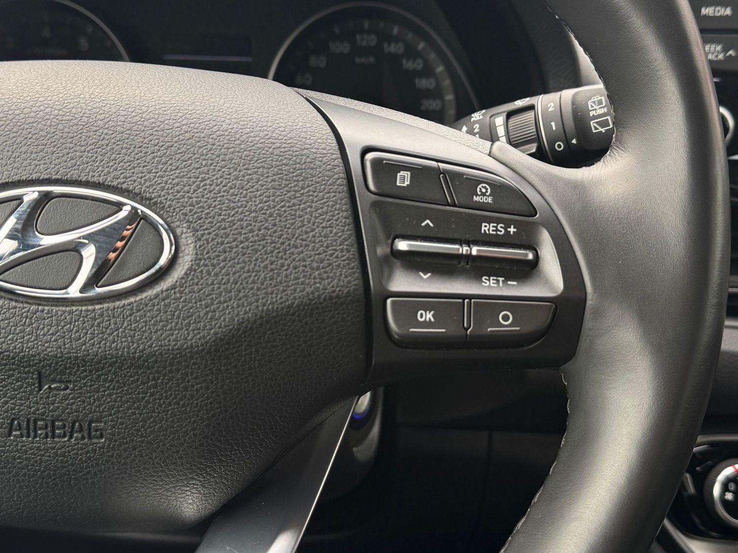 Hyundai i30 Select Kamera CarPlay Navi SHZ Tempom.