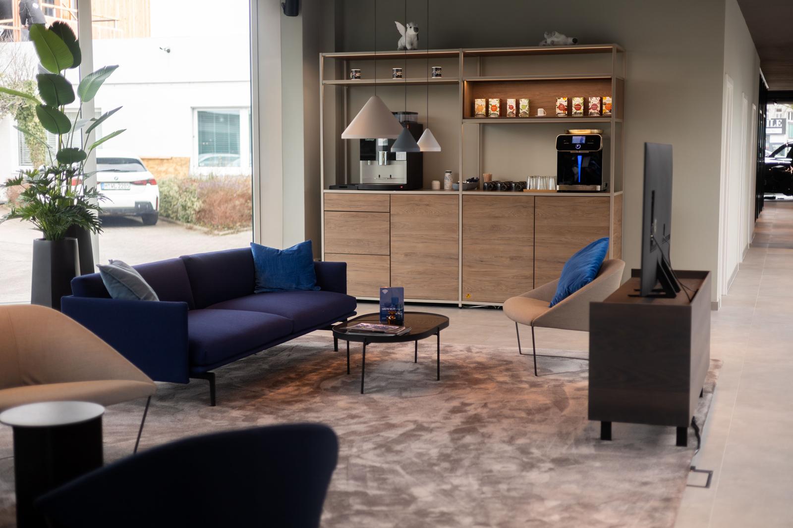 showroom-image-top
