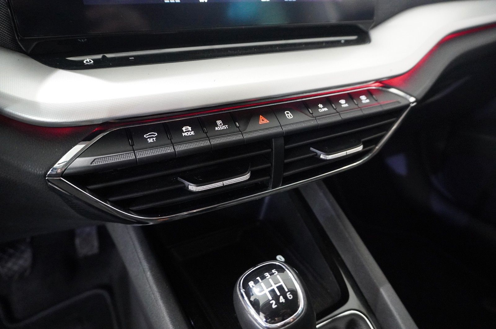 Fahrzeugabbildung SKODA Octavia COMBI 2.0D STYLE NAVI/LED/VIRTU./SHZ/DAB