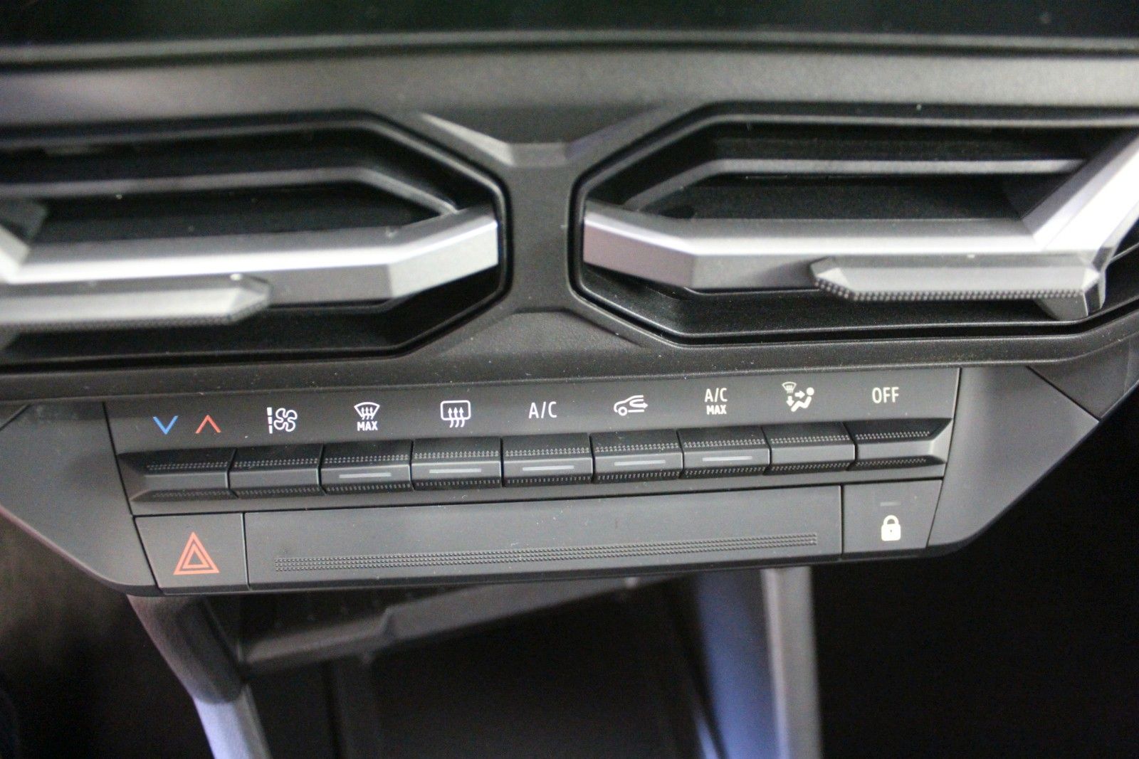 Fahrzeugabbildung Dacia Duster Hybrid 155 Expression *Winterpaket* MY26