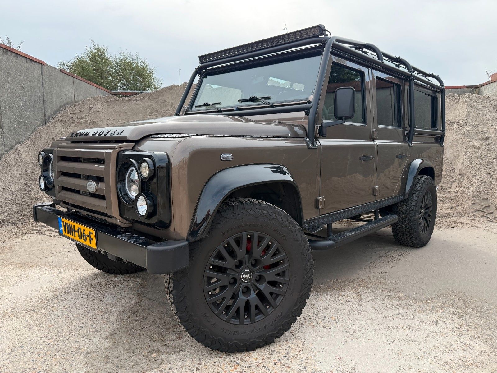Land Rover Defender 6.2 Corvette LT1 525 HP The Landrovers