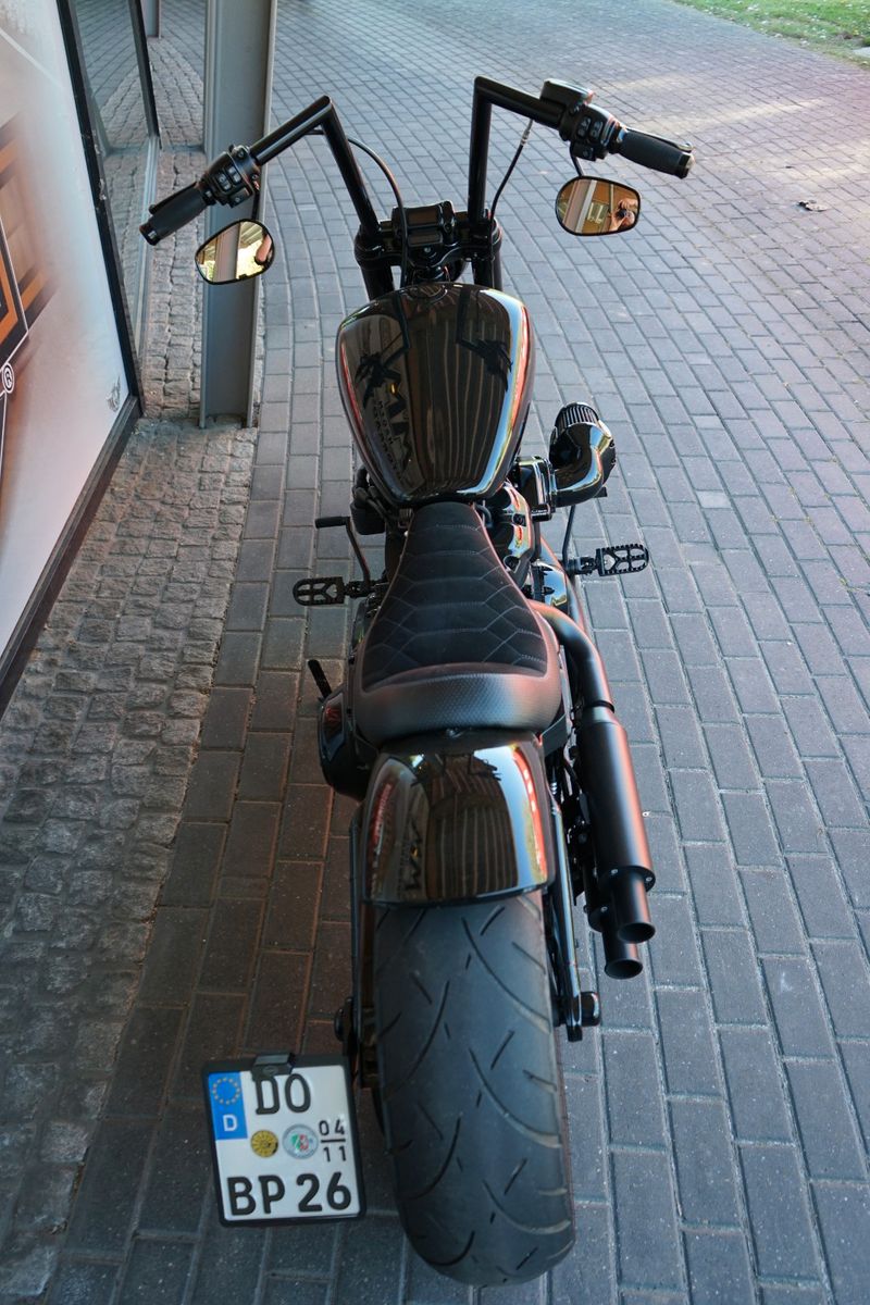 Fahrzeugabbildung Harley-Davidson Softail Custombike - Jekill - Big Spoke - LED