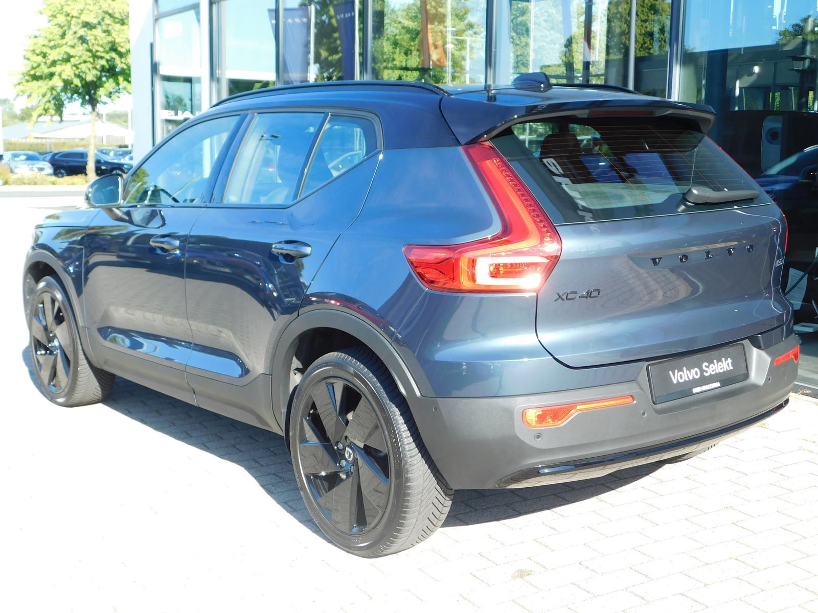 Fahrzeugabbildung Volvo XC40 B3 Plus Black-Editon