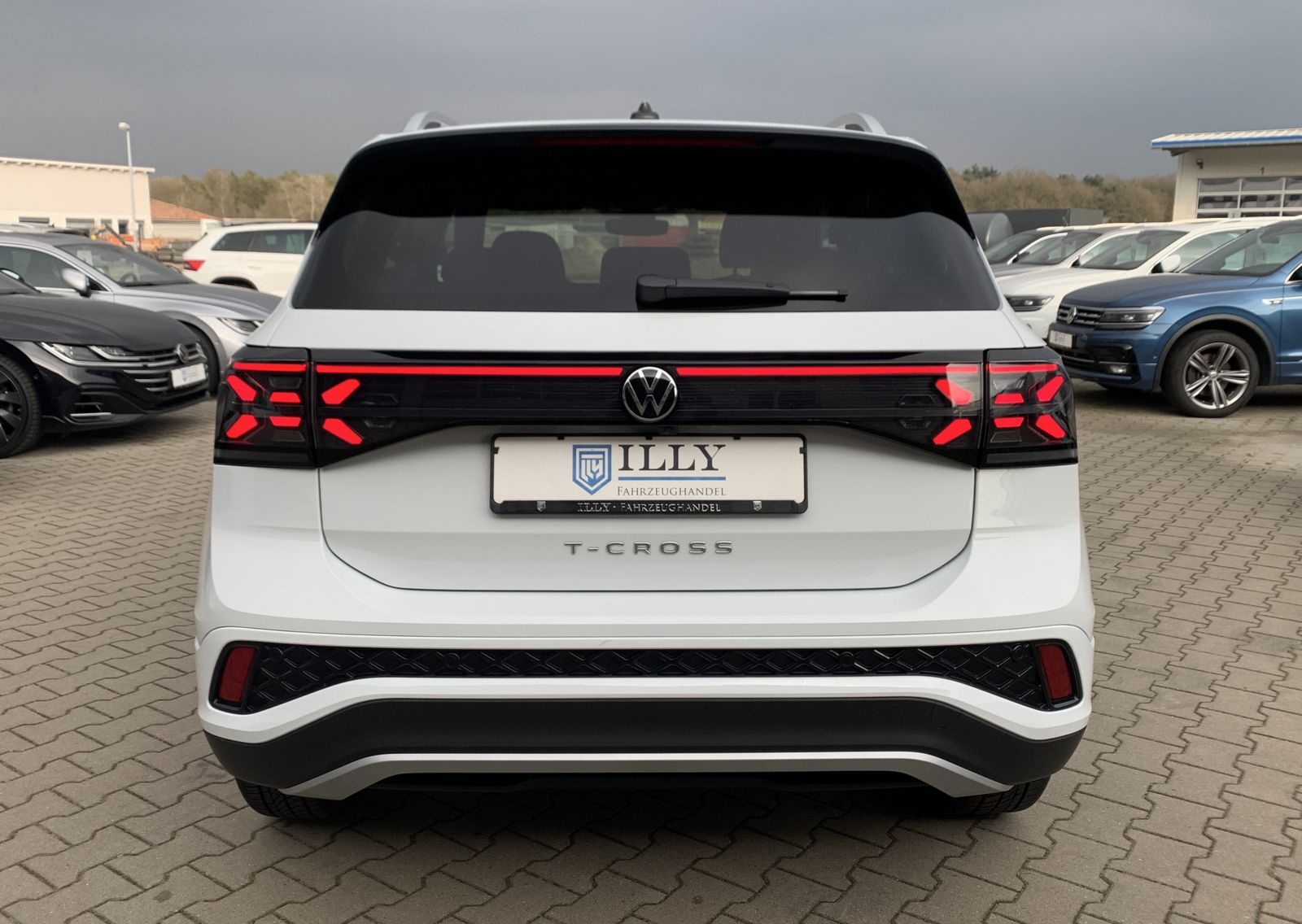 Fahrzeugabbildung Volkswagen T-Cross 1.5 TSI*R-Line*IQ.LIGHT*AHK*Cam*Digital*