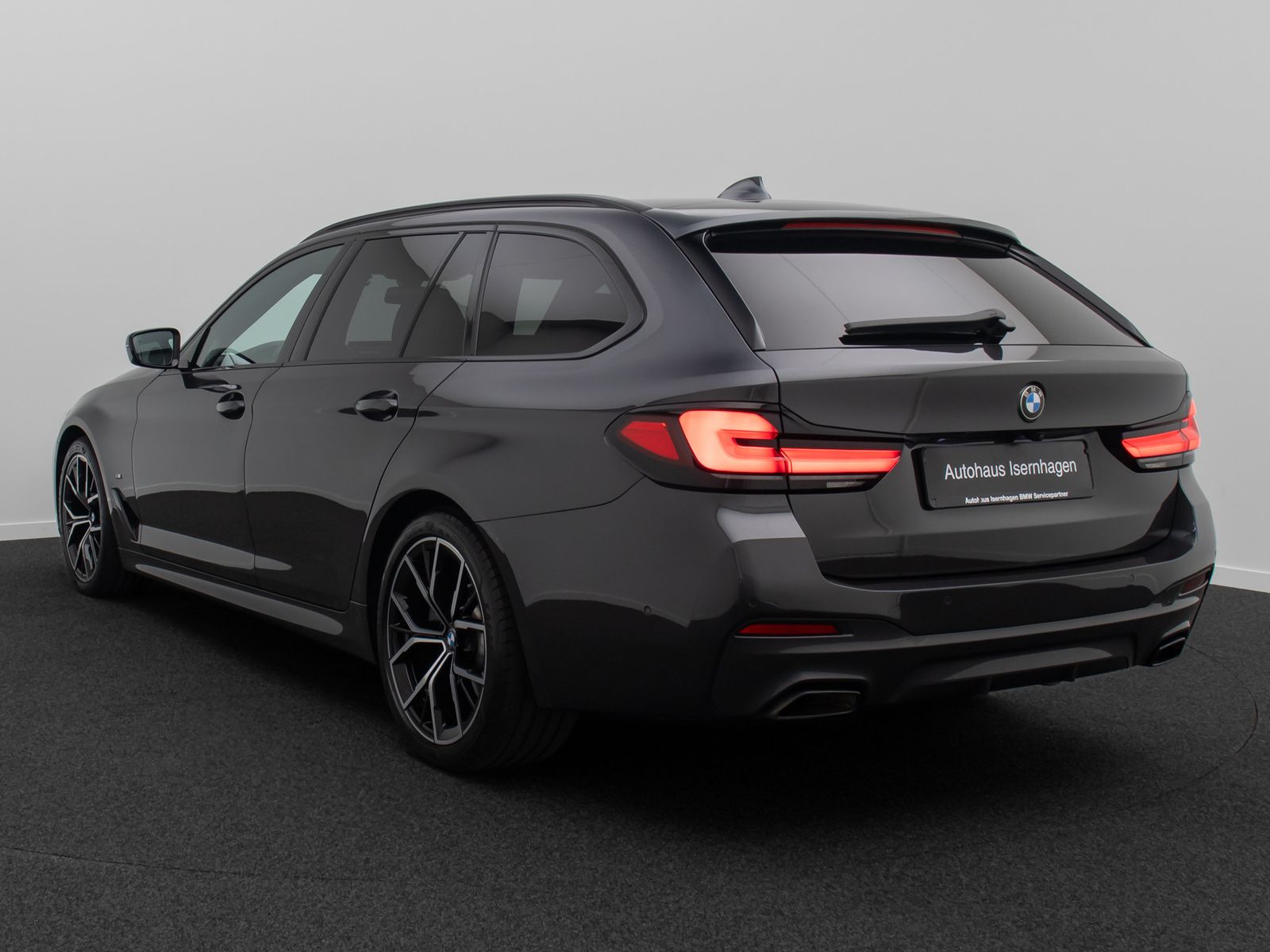Fahrzeugabbildung BMW 520d xD M Sport Panoram Kamera Laser HUD H/K 19"