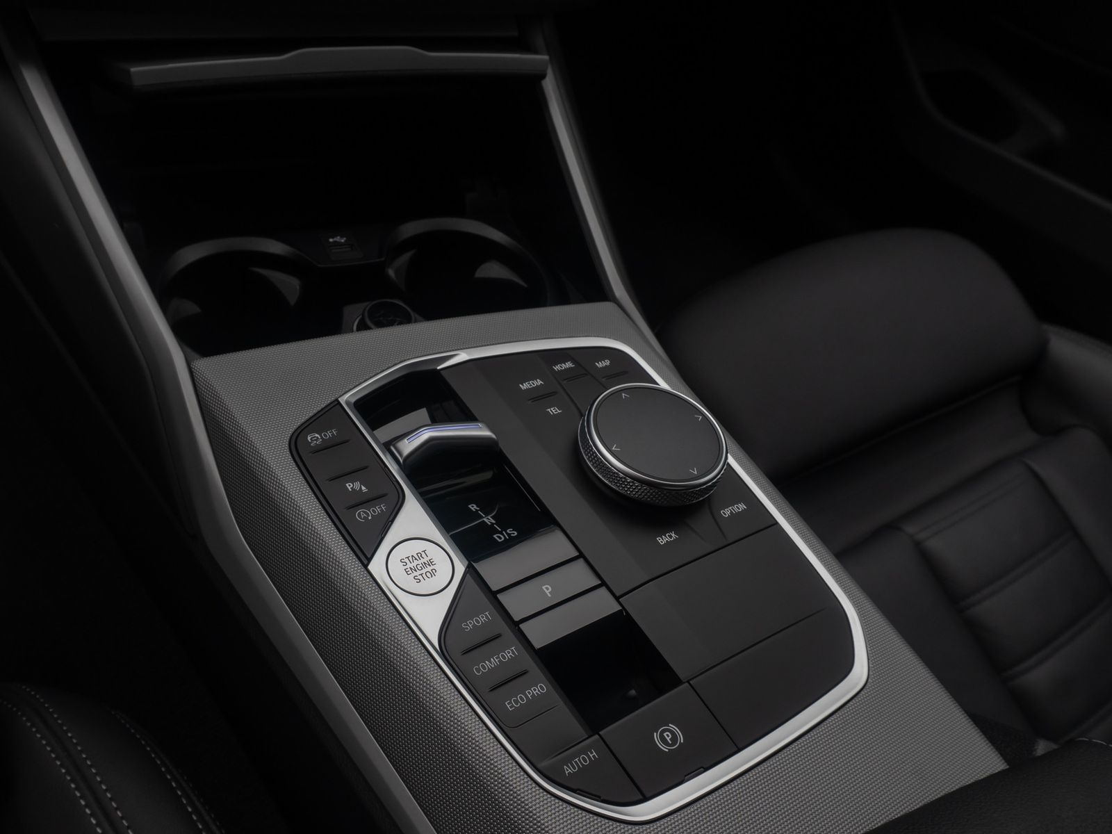 Fahrzeugabbildung BMW 330i GeschwindigReg DAB Komfort HiFi Leder 18Zol