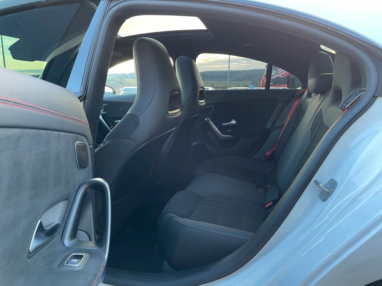 Fahrzeugabbildung Mercedes-Benz CLA 45 S AMG+Aero+Pano+HUD+Burm+Memory+MultiB