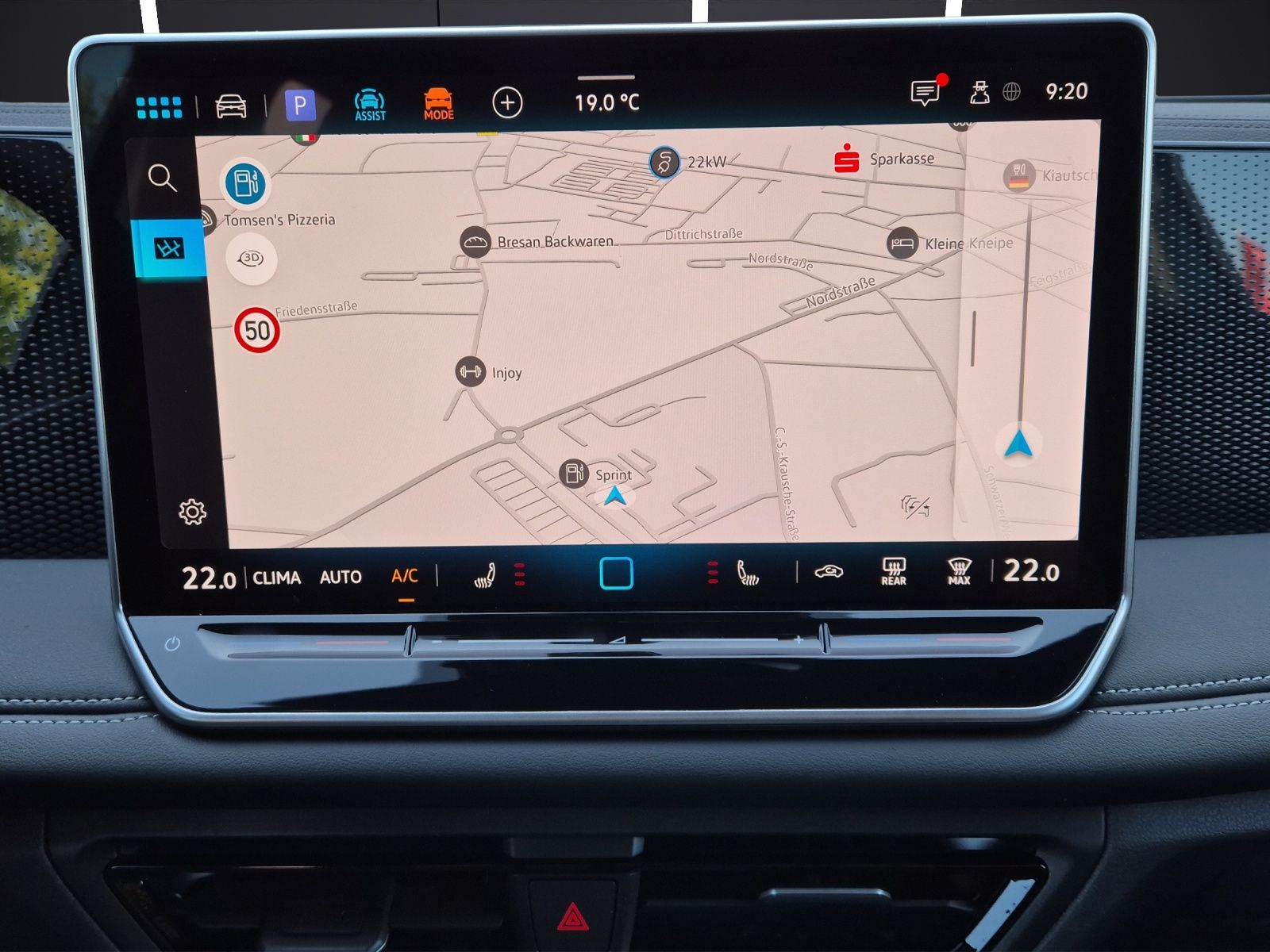Fahrzeugabbildung Volkswagen Tiguan eTSI Life DSG LED AHK Navi AID ACC RFK SH