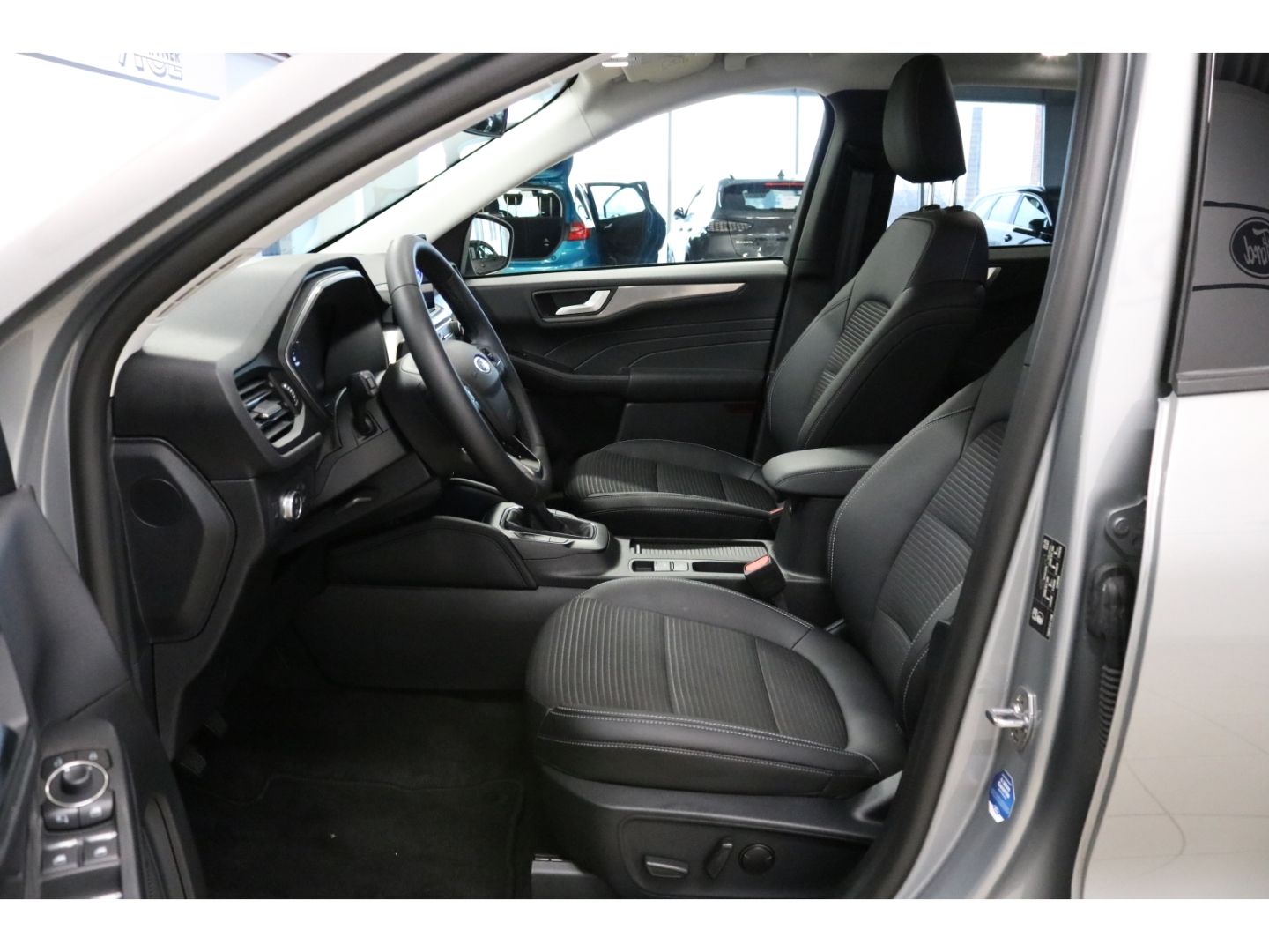 Fahrzeugabbildung Ford Kuga Titanium X 1.5  Navi/Panoramadach/el. AHK