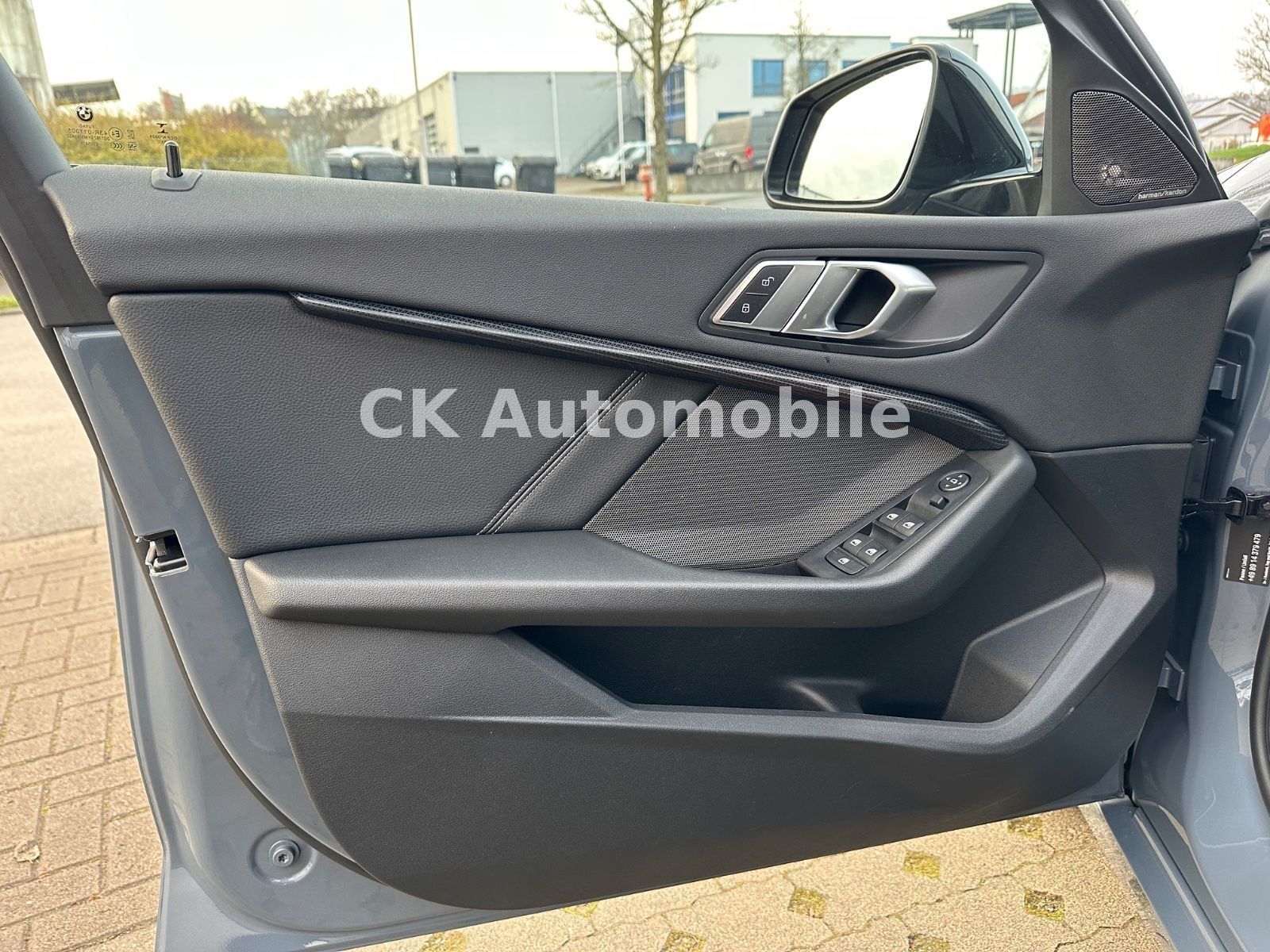 Fahrzeugabbildung BMW 118d Sport-Line/Shadow-Line/Navi/Pano/LED/PDC