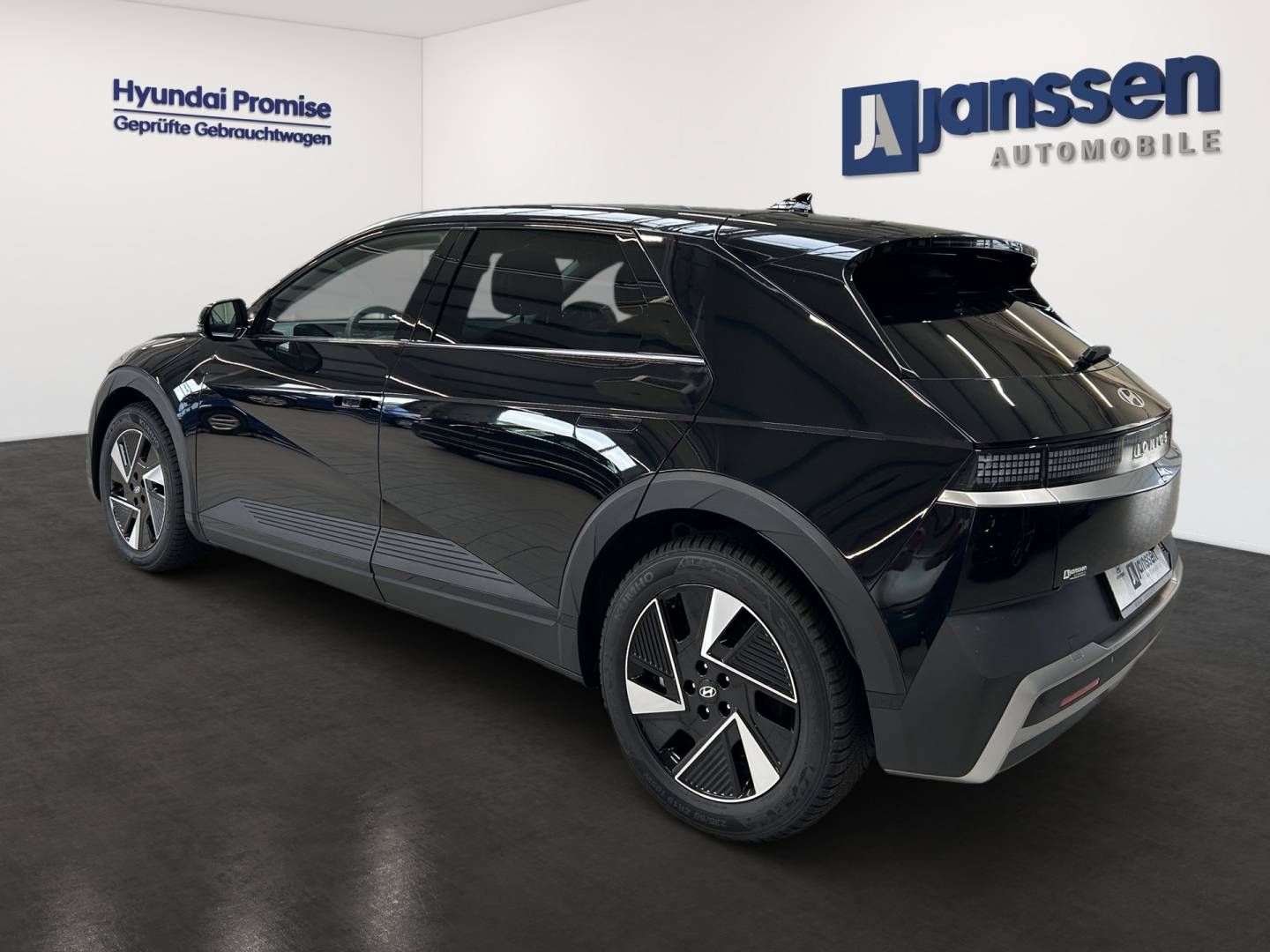 Fahrzeugabbildung Hyundai IONIQ 5 84 kWh (325 PS) 4WD TECHNIQ-Paket