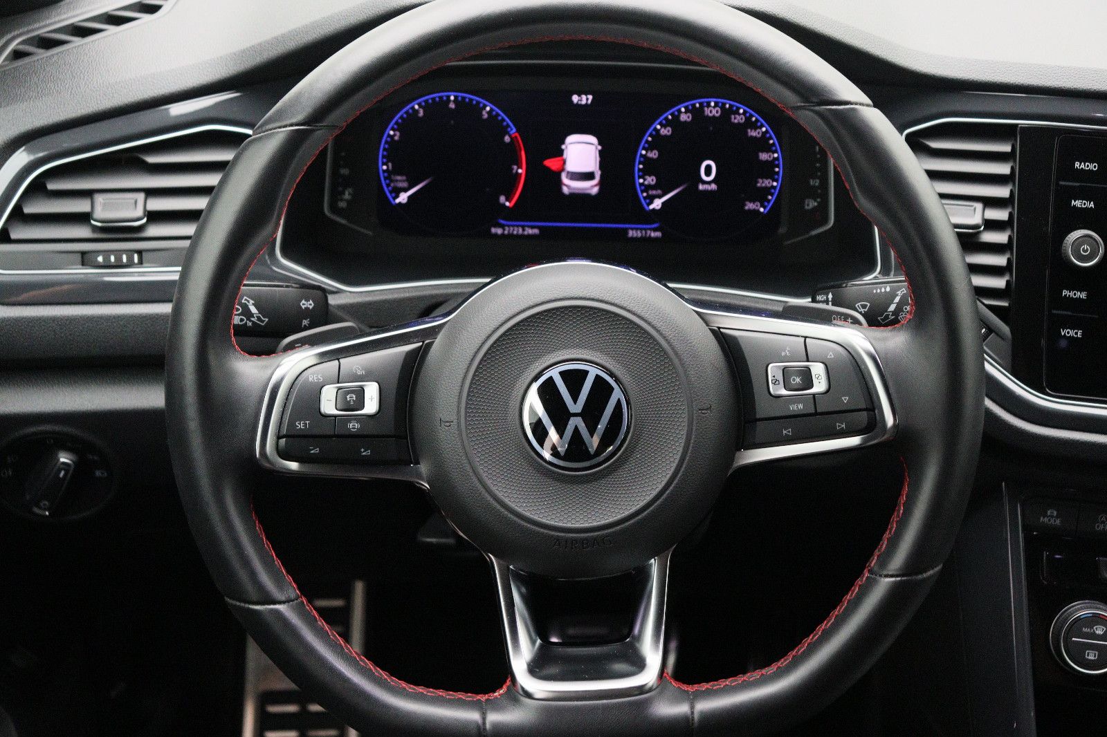 Fahrzeugabbildung Volkswagen T-Roc 1.5 Sport AT NAVI LED ACC