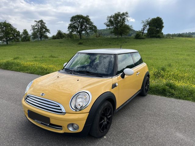 MINI Cooper Automatik Gelb