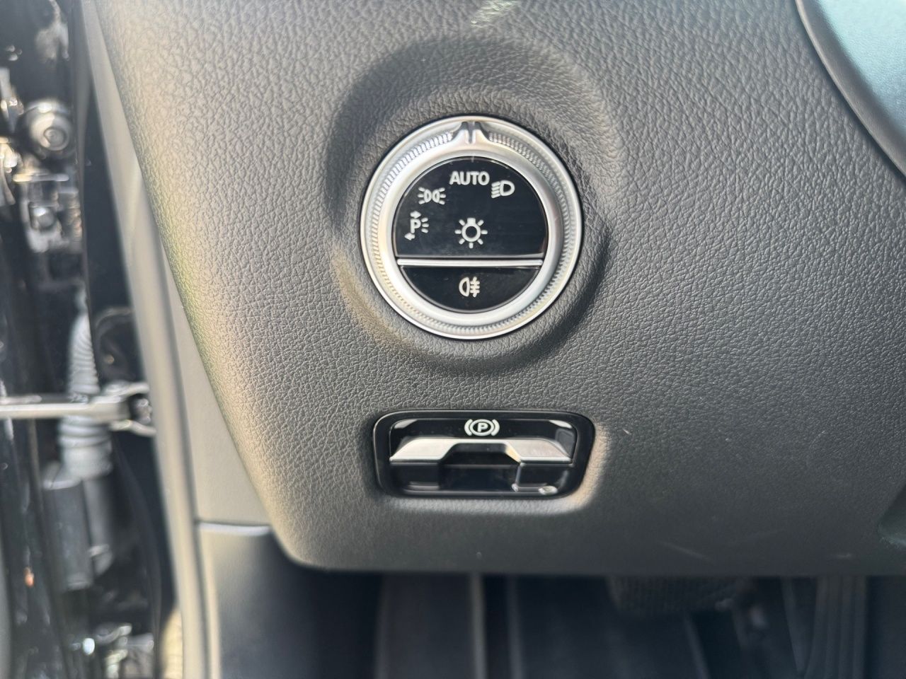 Fahrzeugabbildung Mercedes-Benz C 200 d T AVANTGARDE+LENKRADHEIZ+AMBIENTE+EASYP+