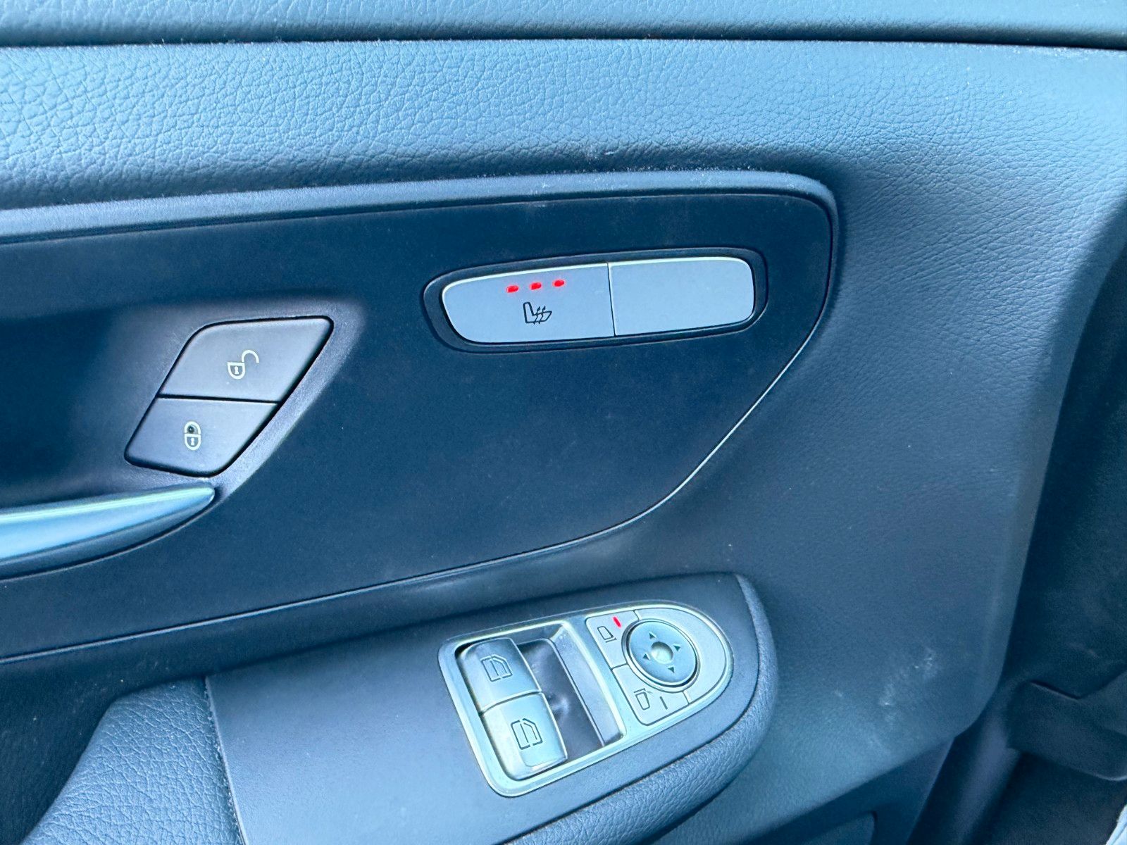 Fahrzeugabbildung Mercedes-Benz V 250 d DISTRONIC AHK2,5to 7Sitze Kamera