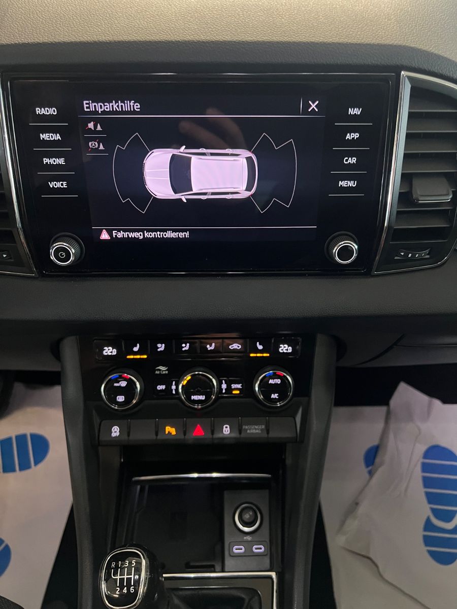 Fahrzeugabbildung SKODA Karoq Clever *4x SITZHEIZUNG*BEHEIZBARES LENKRAD