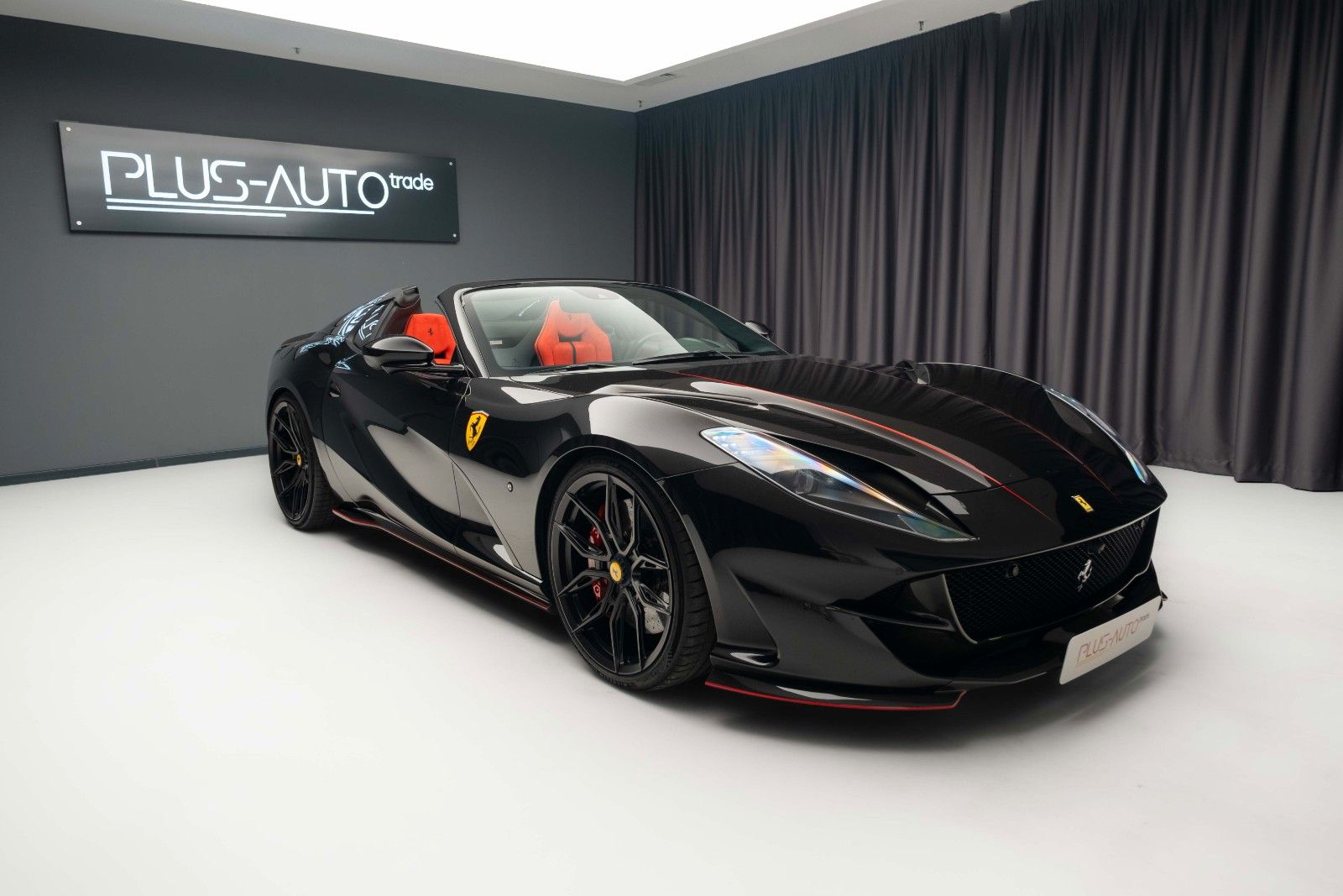 FERRARI 812