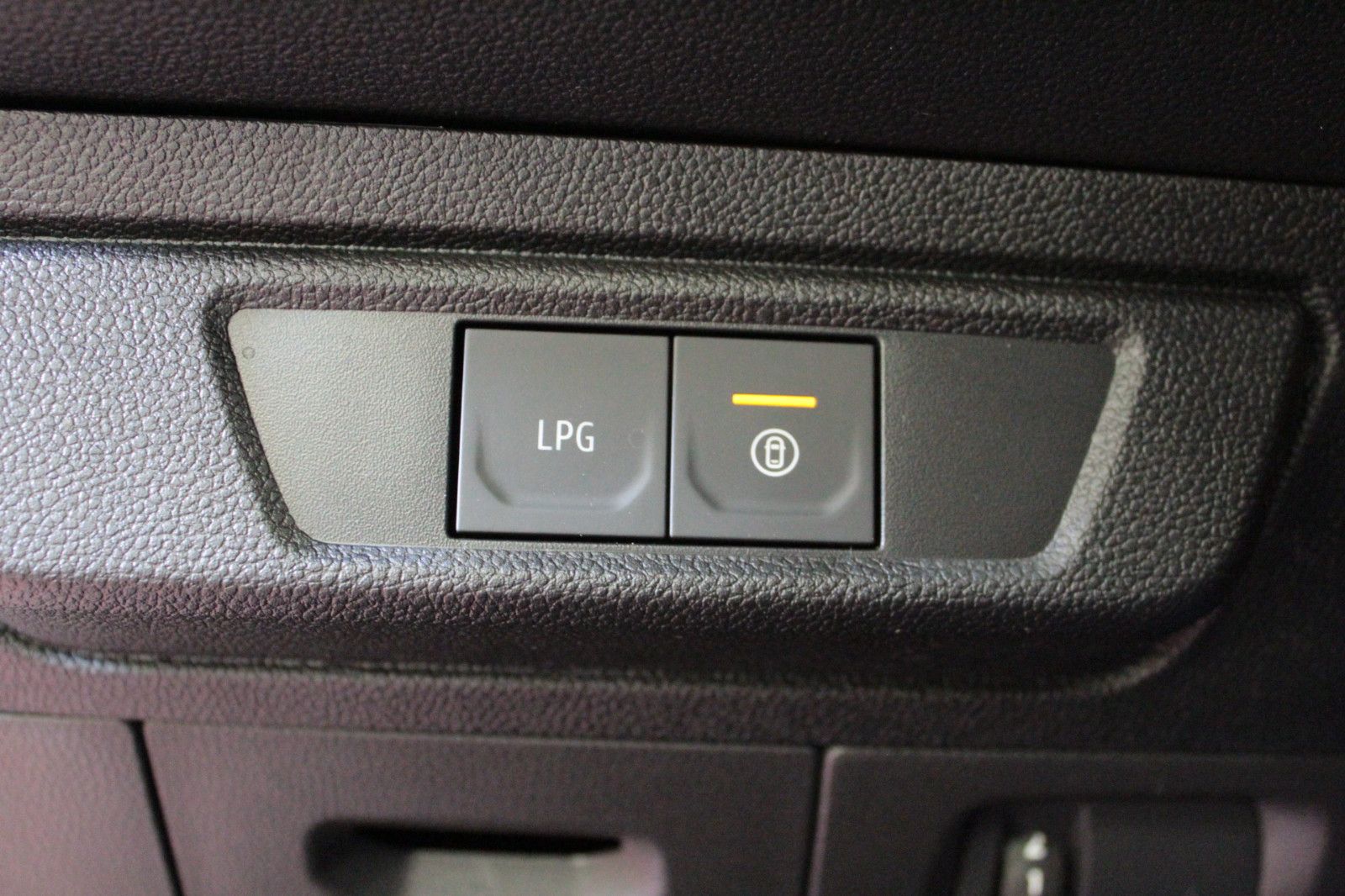 Fahrzeugabbildung Dacia Jogger ECO-G 100 Expression 5-Sitzer *Winterpak*