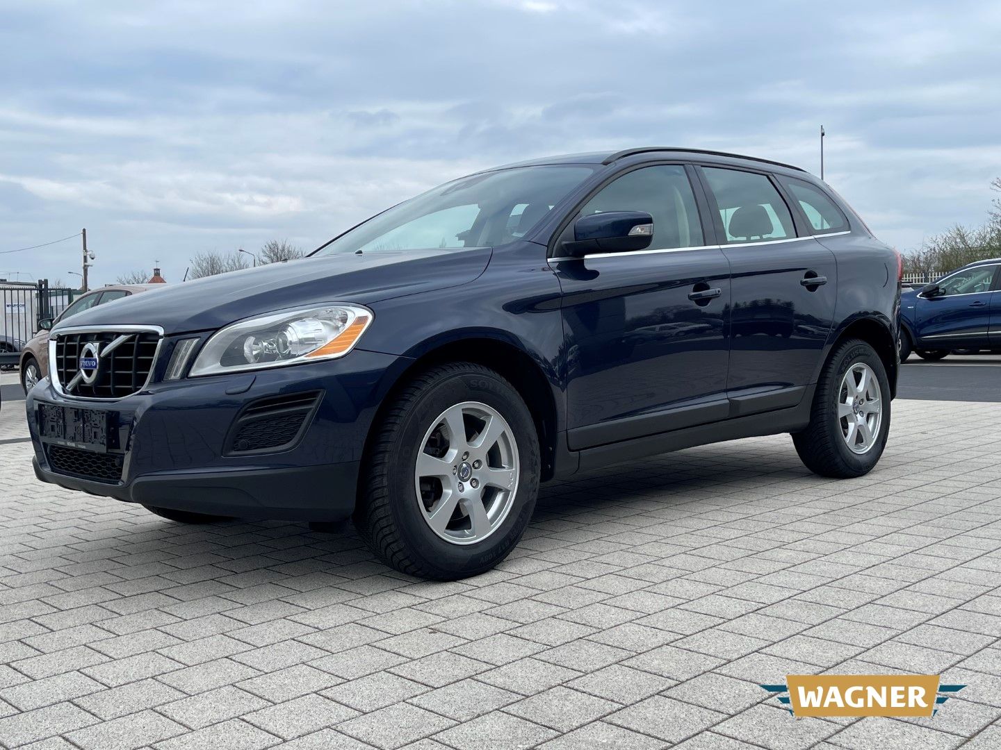 Fahrzeugabbildung Volvo XC60 Momentum 2WD T5 Automatik Sitzheizung