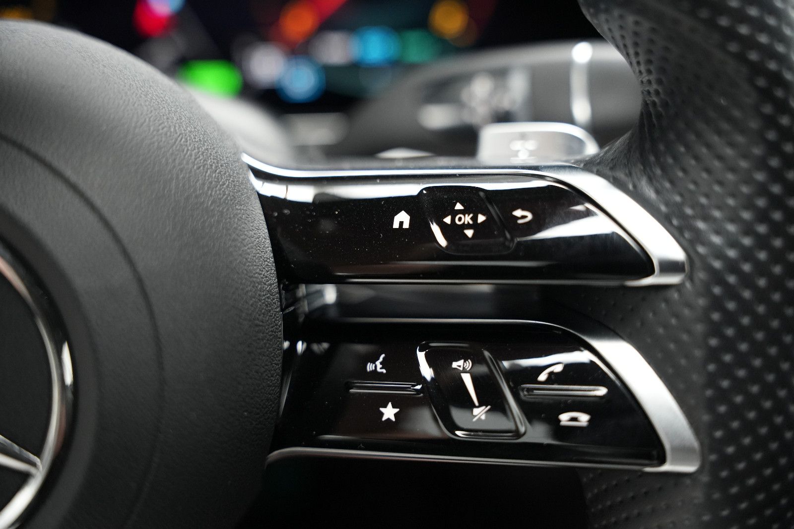 Fahrzeugabbildung Mercedes-Benz E 450 Cabrio AMG/BURMESTER/HUD/AMBIENTE/MASSAGE/