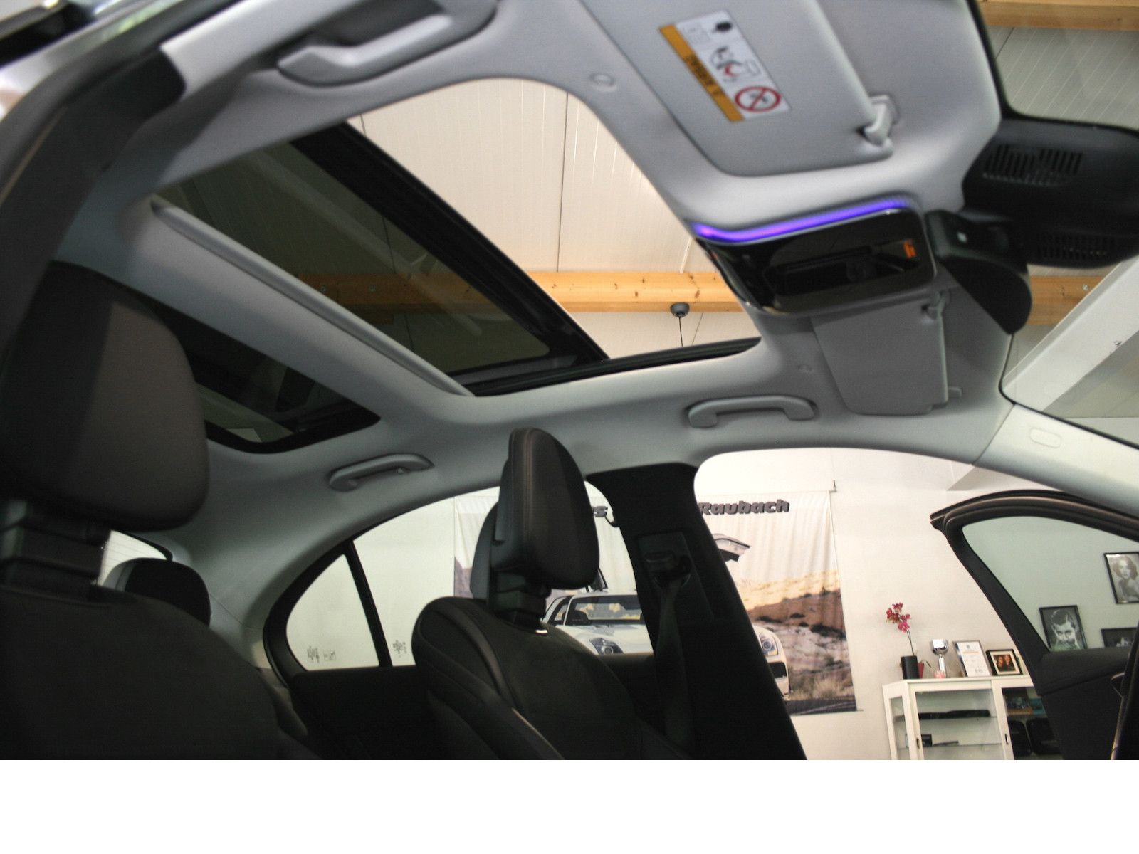 Fahrzeugabbildung Mercedes-Benz C 200 d AMG Plus *Panorama-Schiebedach *Memory