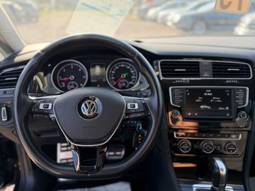 Volkswagen Golf - 8