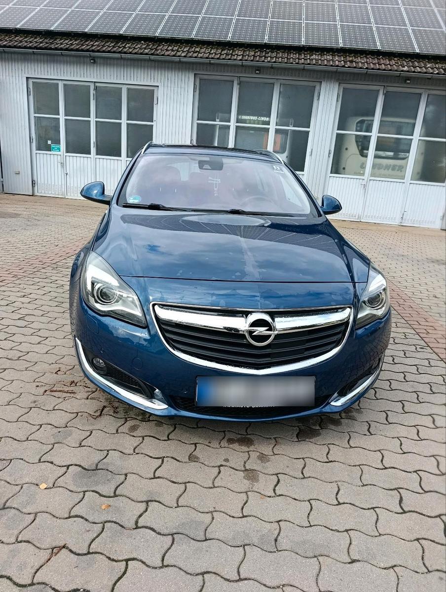 Opel Insignia 2015 — вигляд ззаду